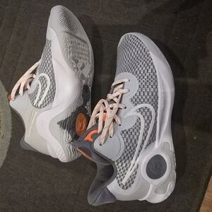 KD Trey 5-Stylish Gray and White Basketball Sneakers BRAND NEW